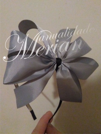 /products/diadema-lazo-gris/